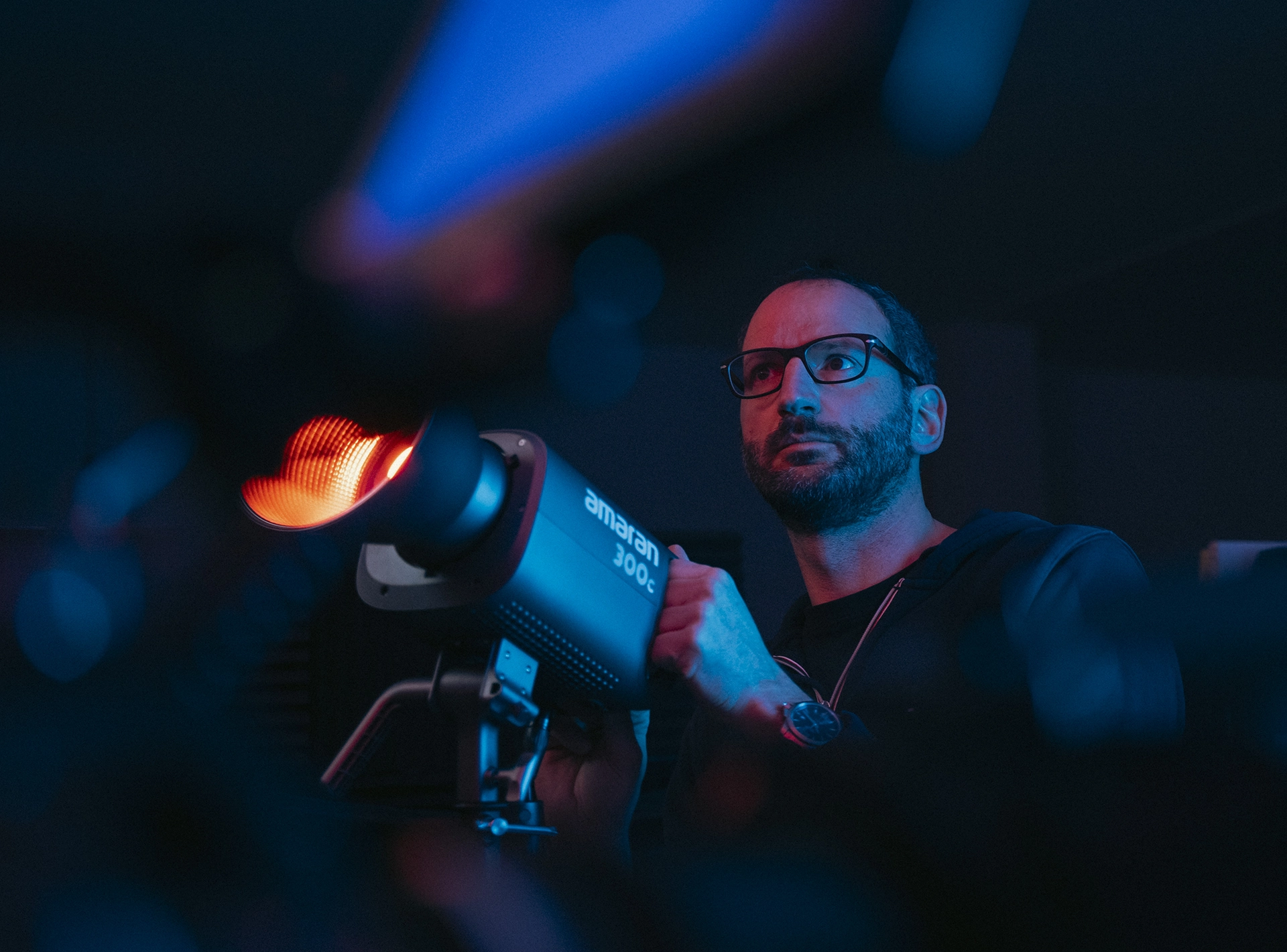 Alessandro Bigardi al lavoro sul set